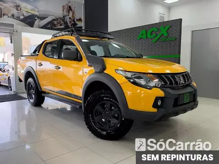 Mitsubishi L-200 CD TRITON SAVANA 2.4 4X4 DIE na cor Amarela em Curitiba / PR - 6886333