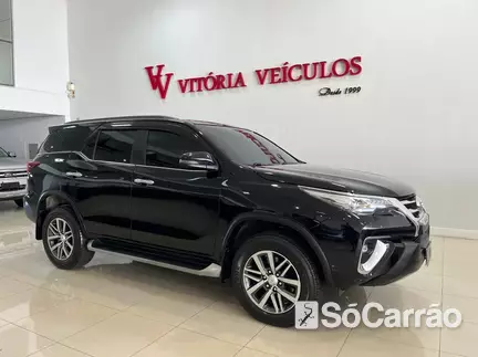 Toyota HILUX SW4 SRX 4X4 2.8 TB 5LUG AT6 na cor Preta no Torres / RS - 6756922