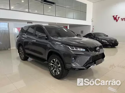 Toyota HILUX SW4 SRX DIAMOND 4X4 2.8 TB AT na cor Cinza no Torres / RS - 6816141