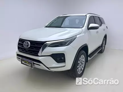 Toyota HILUX SW4 SRX 4X4 2.8 TB 7LUG AT na cor Branca em Curitiba / PR - 6723384