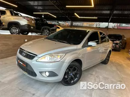 Ford FOCUS FASTBACK SE 2.0 16V P.SHIFT FLEXONE na cor Prata em São José dos Pinhais / PR - 6780462
