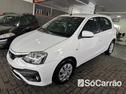 Toyota ETIOS HATCH XS 1.5 16V na cor Branca em Curitiba / PR - 6879235