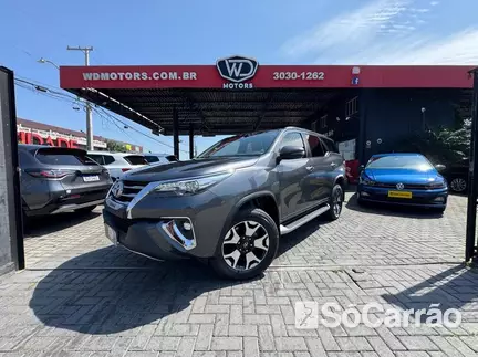 Toyota HILUX SW4 SRX DIAMOND 4X4 2.8 TB AT na cor Cinza em Curitiba / PR - 6932964