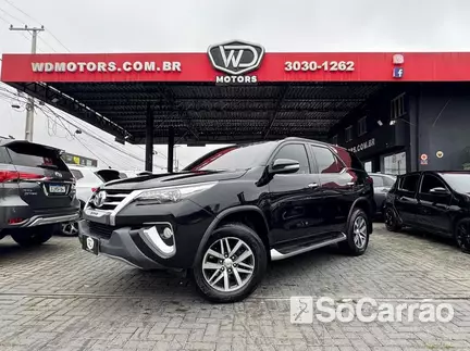 Toyota HILUX SW4 SRX 4X4 2.8 TB 7LUG AT6 na cor Preta em Curitiba / PR - 6959716