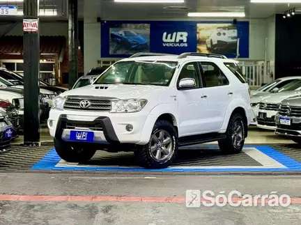Toyota HILUX CD SRV 4X4 3.0 TB-IC 16V AT na cor Branca em Londrina / PR - 6981517