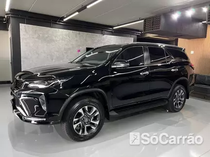 Toyota HILUX SW4 SRX PLATINUM 4X4 2.8 TB 7LUG AT6 na cor Preta em Londrina / PR - 6854927