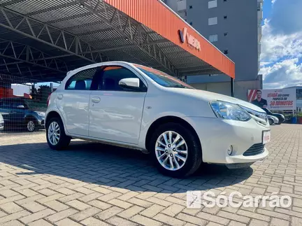 Toyota ETIOS HATCH XLS 1.5 16V na cor Branca em Brusque / SC - 6833207