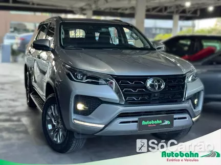 Toyota HILUX SW4 SRX 4X4 2.8 TB 7LUG AT na cor Prata em Joinville / SC - 6771819