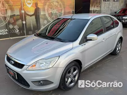 Ford FOCUS HATCH GLX 2.0 16V AT 147CV na cor Prata em Maringá / PR - 6784075