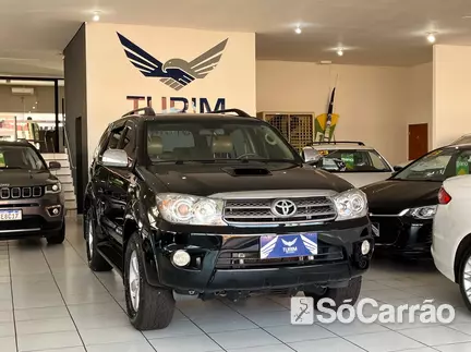 Toyota SW4 SRV 4X4 3.0 TB-IC 16V 7LUG AT na cor Preta em TOLEDO / PR - 6803208