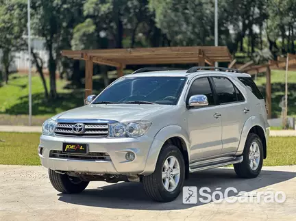 Toyota HILUX SW4 SR 4X2 2.7 16V 5LUG AT6 na cor Prata em Xanxere / SC - 6522379