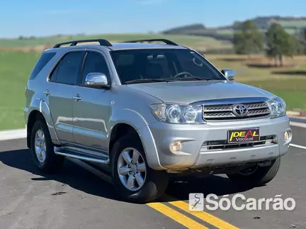 Toyota HILUX SW4 SR 4X2 2.7 16V 5LUG AT6 na cor Prata em Xanxere / SC - 6522379