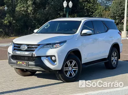 Toyota HILUX SW4 SR 4X2 2.7 16V 7LUG AT6 na cor Branca em Xanxere / SC - 6778876