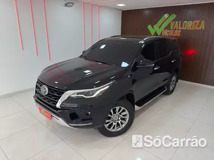 Toyota HILUX SW4 SRX 4X4 2.8 TB 7LUG AT6 na cor Preta em Londrina / PR - 6935170