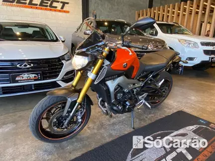 Yamaha MT-09 850 na cor Laranja em Londrina / PR - 6870382