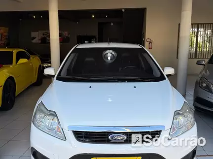 Ford FOCUS HATCH FOCUS HATCH GLX 2.0 16V AT 147CV na cor Branca em Curitiba / PR - 6813485