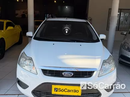 Ford FOCUS HATCH FOCUS HATCH GLX 2.0 16V AT 147CV na cor Branca em Curitiba / PR - 6813485