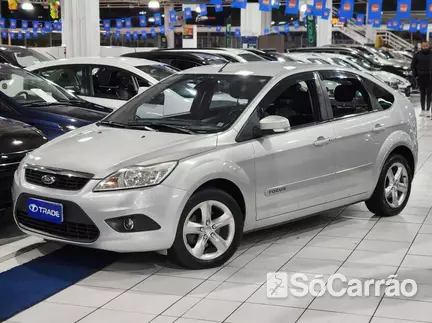 Ford FOCUS HATCH GLX 2.0 16V na cor Prata em Curitiba / PR - 6805472