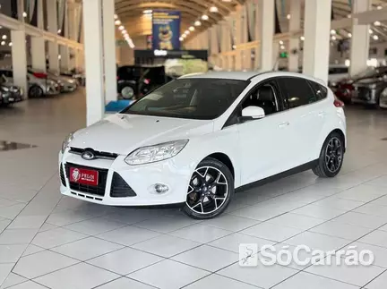 Ford FOCUS HATCH TITANIUM KINETIC 2.0 16V na cor Branca em Curitiba / PR - 6818818