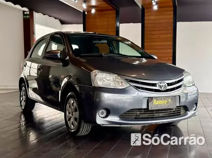 Toyota ETIOS HATCH 1.3 16V na cor Cinza em Florianópolis / SC - 6839810