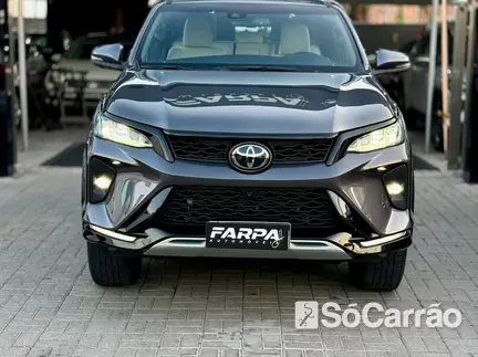 Toyota HILUX SW4 4X4 2.8 na cor Cinza em Palhoça / SC - 6782992