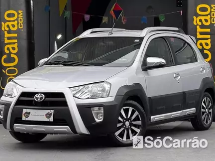 Toyota ETIOS HATCH CROSS 1.5 16V na cor Prata em São José dos Pinhais / PR - 6773250
