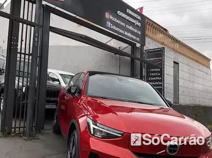 Volvo C40 RECHARGE na cor Vermelha em Curitiba / PR - 6941704