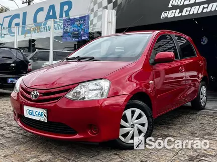 Toyota ETIOS HATCH XS 1.3 16V na cor Vermelha em Curitiba / PR - 6710045