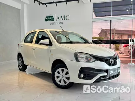 Toyota ETIOS HATCH X 1.3 16V na cor Branca em Joinville / SC - 6948204