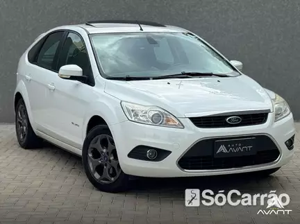 Ford FOCUS HATCH TITANIUM KINETIC 2.0 16V TIP na cor Branca em Curitiba / PR - 6717346