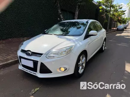 Ford FOCUS FASTBACK SE 2.0 16V P.SHIFT FLEXONE na cor Branca em Londrina / PR - 6926861