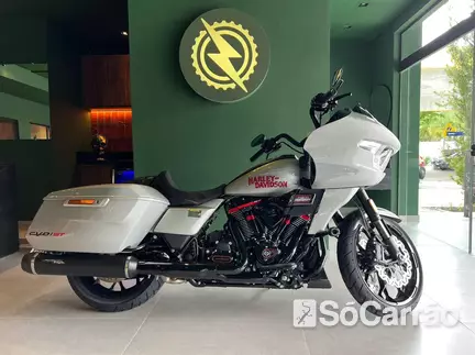 Harley Davidson CVO ROAD GLIDE ST FLTRXSTSE na cor Prata em Curitiba / PR - 6955249