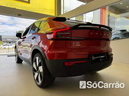 Volvo C40 RECHARGE ULTIMATE na cor Vermelha em Curitiba / PR - 6941795