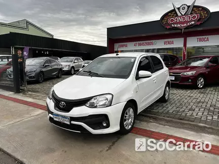 Toyota ETIOS SEDAN XS 1.5 16V na cor Branca em Joinville / SC - 6735549
