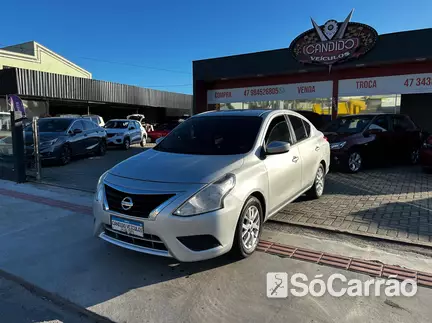 Nissan VERSA FLEX SL 1.6 16V na cor Prata em Joinville / SC - 6741709