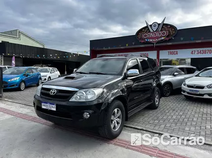 Toyota HILUX SW4 4X4 3.0 TB na cor Preta em Joinville / SC - 6821224