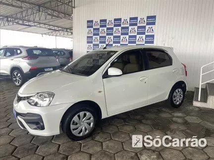 Toyota ETIOS HATCH XS 1.5 16V na cor Branca em Curitiba / PR - 6951772
