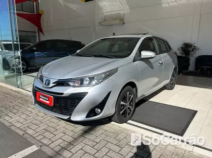 Toyota YARIS HATCH XLS 1.5 16V CVT na cor Prata em Curitiba / PR - 6818117