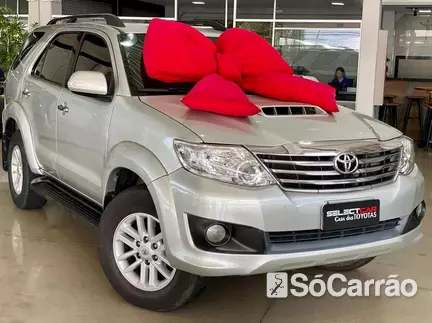 Toyota HILUX SW4 SRV 4X4 3.0 TB-IC 16V 7LUG AT na cor Prata em São José dos Pinhais / PR - 6429619