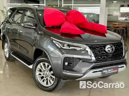 Toyota HILUX SW4 SRX 4X4 2.8 TB 7LUG AT na cor Cinza em São José dos Pinhais / PR - 6788911