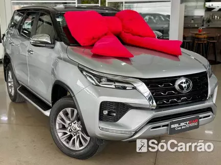 Toyota HILUX SW4 SRX 4X4 2.8 TB 5LUG AT na cor Prata em São José dos Pinhais / PR - 6870671