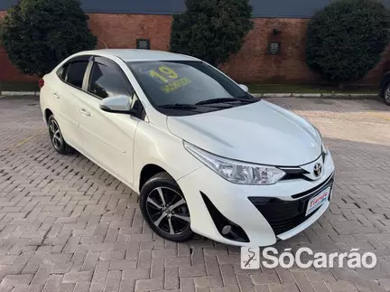 Toyota YARIS SEDAN XS 1.5 16V CVT na cor Branca no Porto Alegre / RS - 6806254