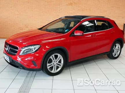Mercedes GLA 200 STYLE 1.6 TB na cor Vermelha em Curitiba / PR - 6484567