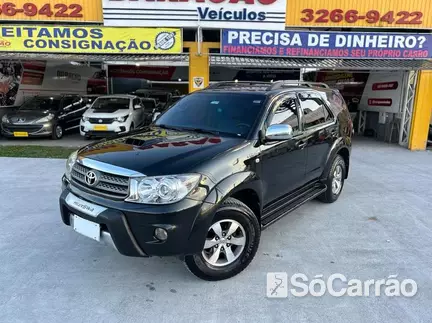 Toyota HILUX SW4 SRV 4X4 3.0 TB-IC 16V 7LUG AT na cor Preta em Curitiba / PR - 6610648