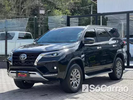 Toyota HILUX SW4 SRX 4X4 2.8 TB 7LUG AT6 na cor Preta em Curitiba / PR - 6902530