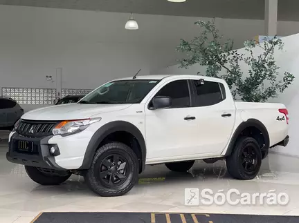 Mitsubishi L-200 CD TRITON SPORT OUTDOOR GLX 4X4 2.4 TB MT na cor Branca em São José / SC - 6745472
