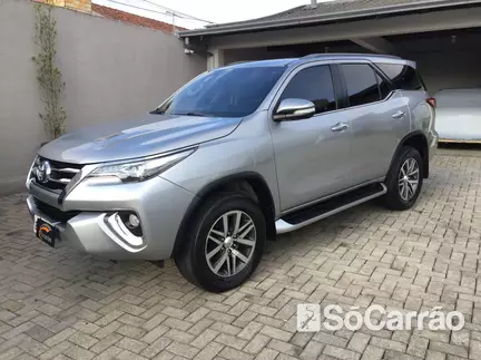 Toyota HILUX SW4 4X4 2.8 na cor Prata em Curitiba / PR - 6974897