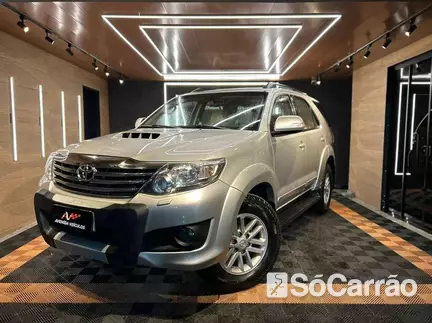 Toyota HILUX SW4 SRV 4X4 3.0 TB-IC 16V 7LUG AT na cor Prata em Guarapuava / PR - 6657837