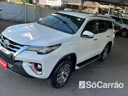 Toyota HILUX SW4 SR 4X4 2.8 TB 5LUG AT na cor Branca em Curitiba / PR - 6926460