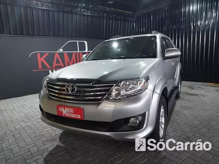 Toyota HILUX SW4 SR 4X2 2.7 16V 7LUG AT na cor Prata em Campo Largo / PR - 6540411